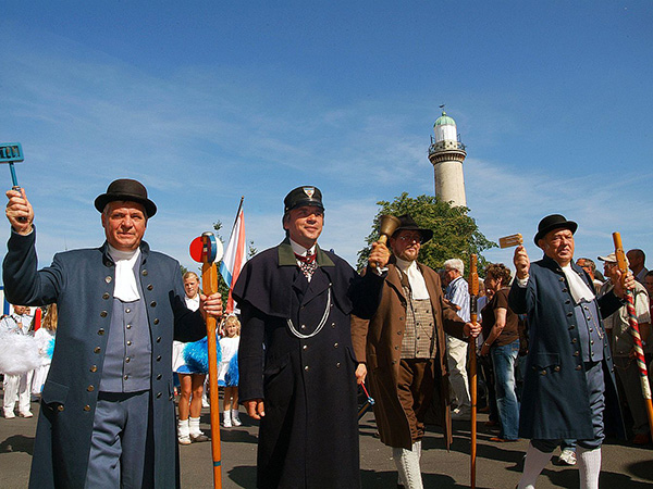 Festival oktoberfest, chapeau drapeau allemand et bière, célébration  allemagne traditionnelle Vecteur par ©stockgiu 410558260